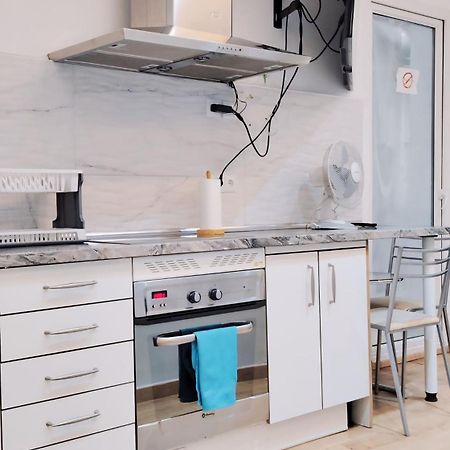 Centrico Apartamento Con Patio Madrid Bagian luar foto