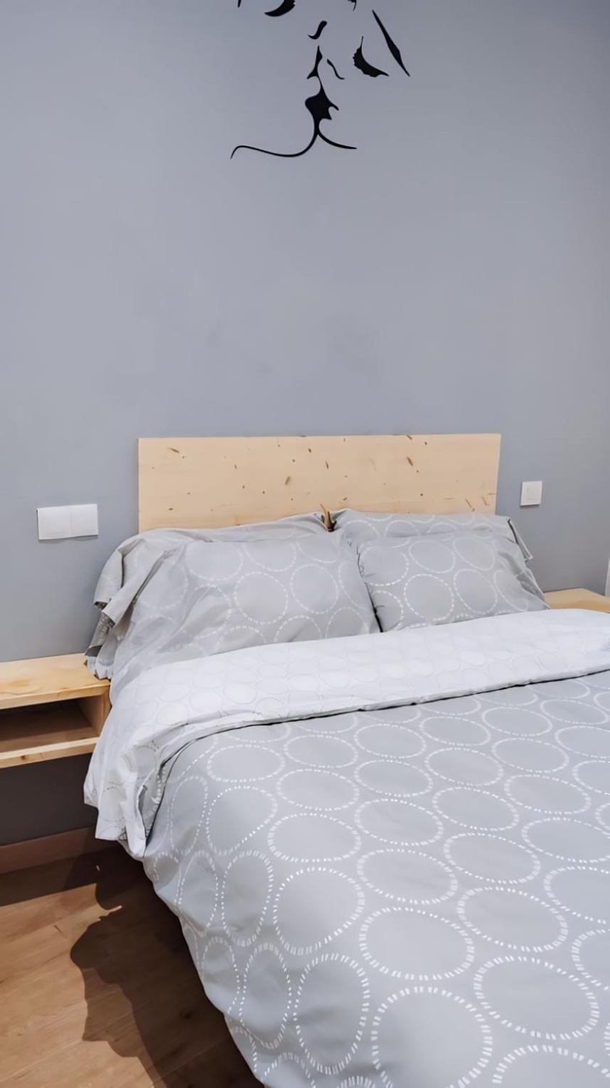 Centrico Apartamento Con Patio Madrid Bagian luar foto