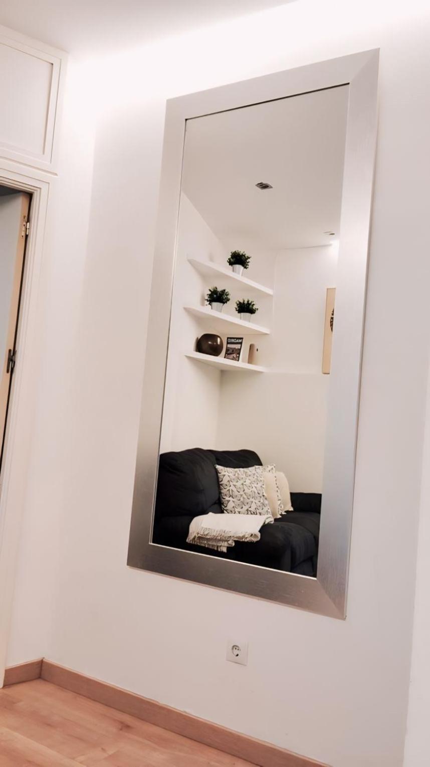 Centrico Apartamento Con Patio Madrid Bagian luar foto