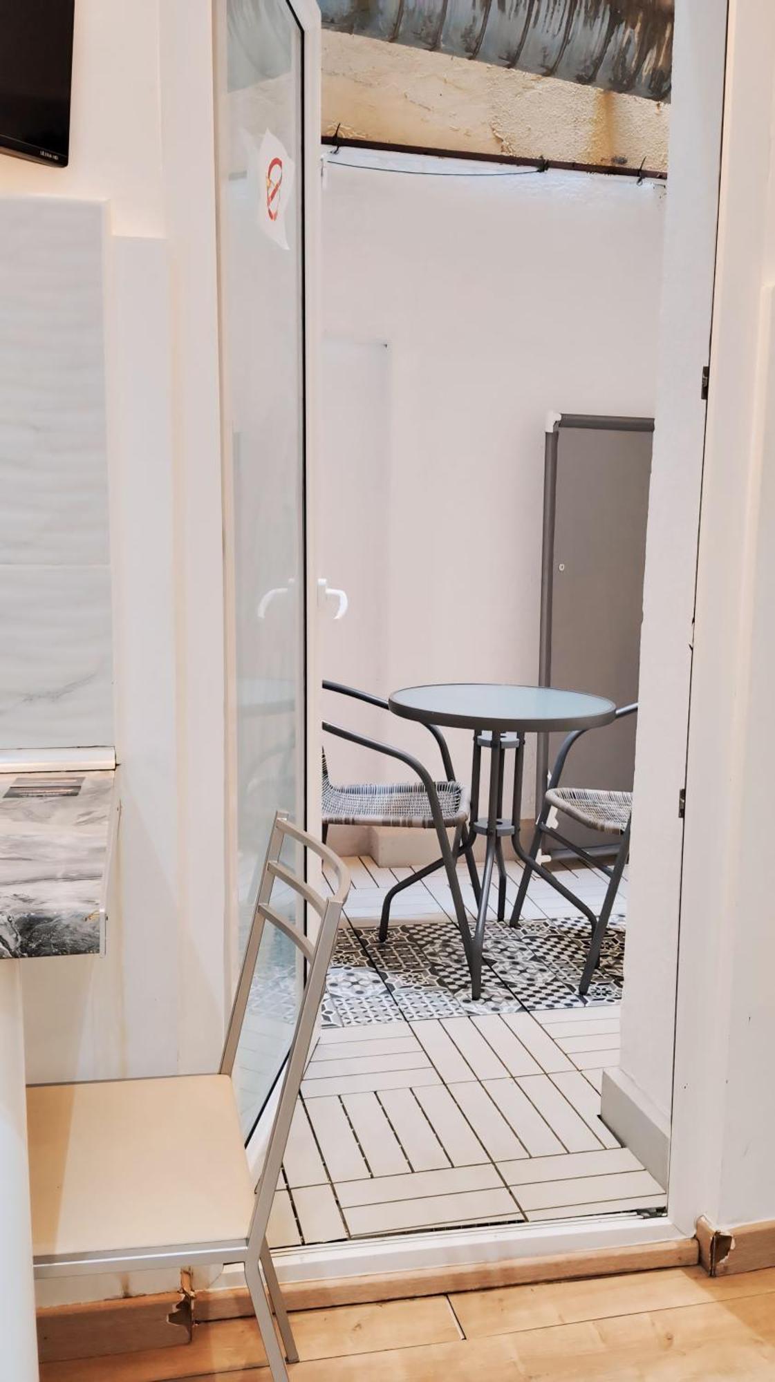 Centrico Apartamento Con Patio Madrid Bagian luar foto