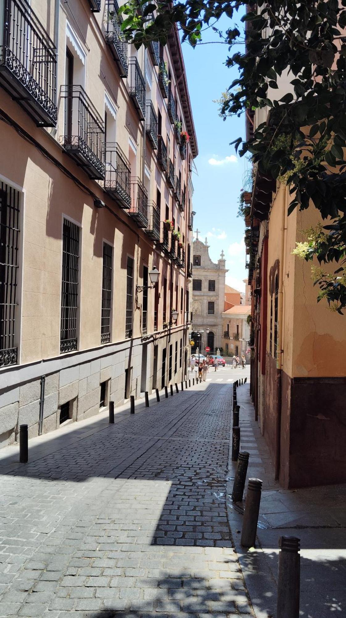 Centrico Apartamento Con Patio Madrid Bagian luar foto